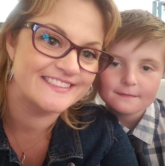 Meet your Posher, Laura - Picture 1 of 1